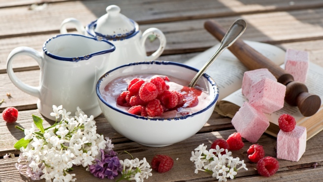 breakfast_lilac_yogurt_marshmallow_raspberry_101805_1920x1080